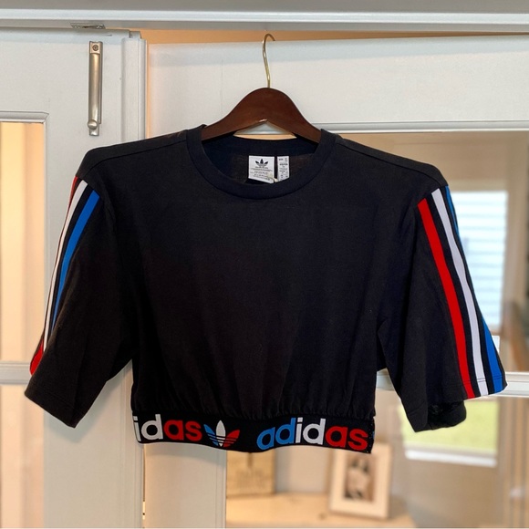 Adidas Adicolor Primeblue Cropped Tee size S (10 AU/NZ) NWT! - Picture 2 of 6